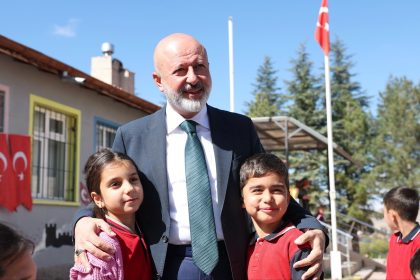 baskan-colakbayrakdar-mahzeminli-cocuklarla-bir-dilim-mutlulukta-bulustu