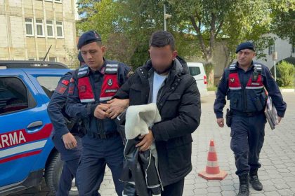 bazasinin-altinda-uyusturucu-hap-ele-gecirilen-sahis-tutuklandi