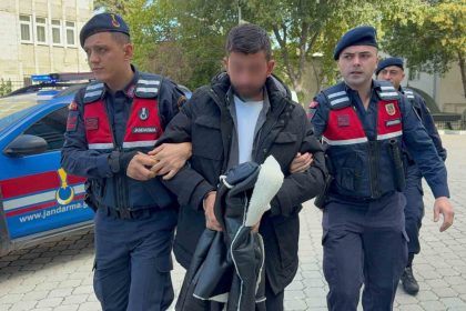 bazasinin-altindan-3-bin-472-uyusturucu-hap-ele-gecen-sahis-adliyeye-sevk-edildi