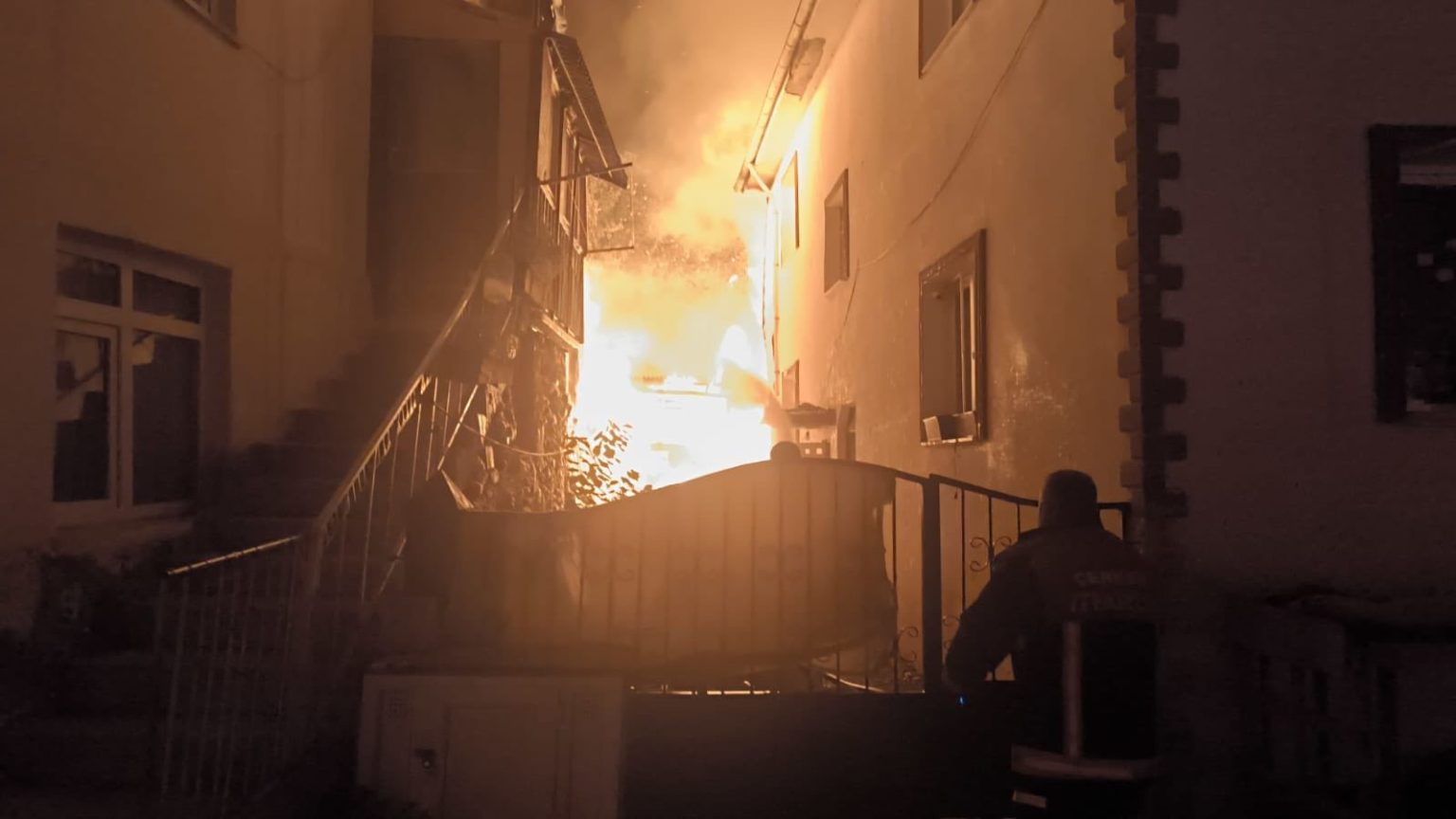 cankirida-3-ev-ve-4-samanlik-alevlere-teslim-oldu