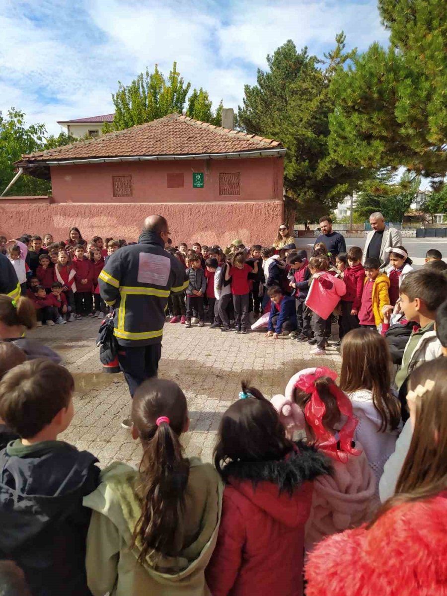 corumda-ilkokul-ogrencilerine-yangin-egitimi