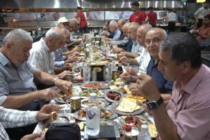 diyarbakirda-45-yil-once-askerlik-yaptilar-adanada-bulustular