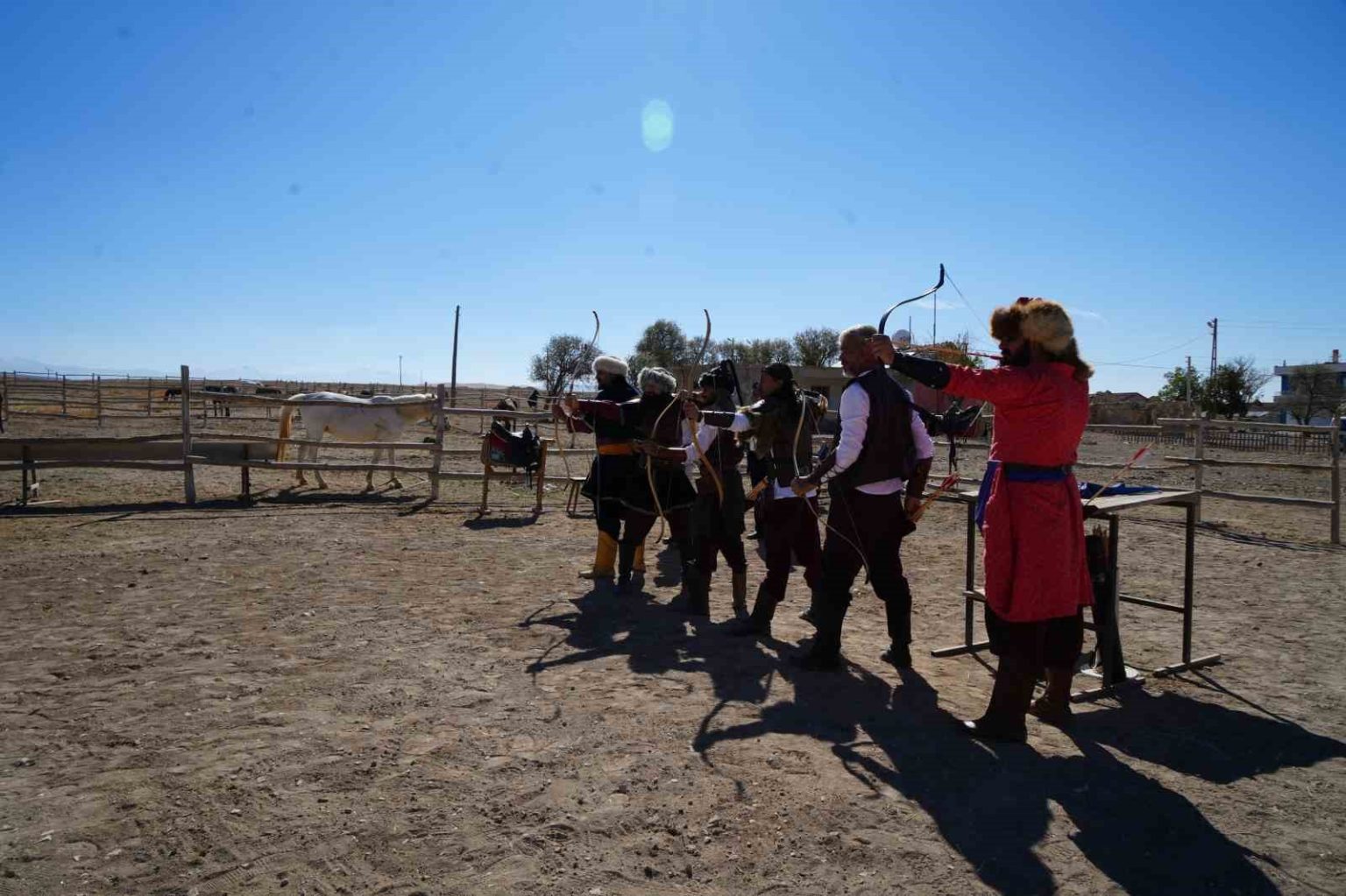 dogu-turkistandan-nigdeye-uzanan-yol-altay-koyunde-kazaklar-kulturlerini-yasatiyor