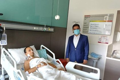 doktor-oglu-profesor-babaya-karacigerini-verdi