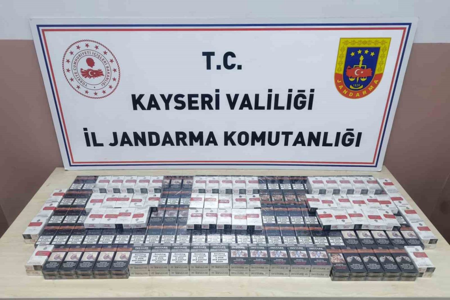 durdurulan-tirda-320-paket-kacak-sigara-ele-gecirildi