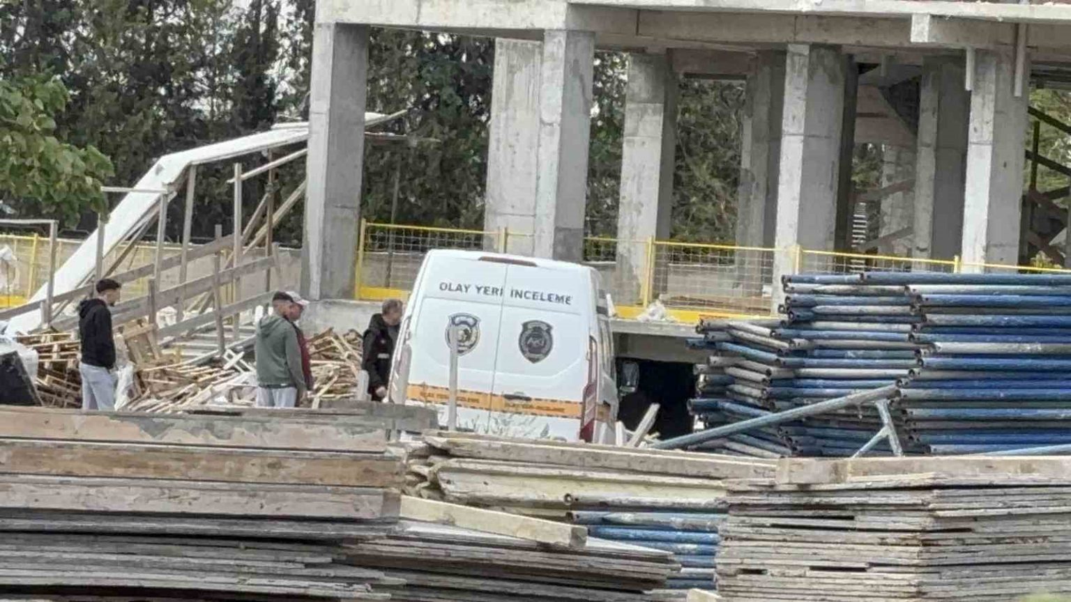 edirnede-8inci-kattan-dusen-genc-isci-agir-yaralandi