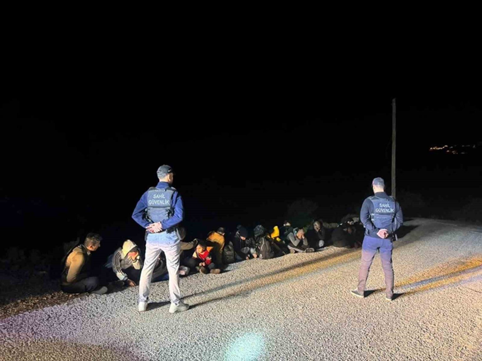 fethiyede-40-duzensiz-gocmen-ve-2-gocmen-kacakcisi-yakalandi