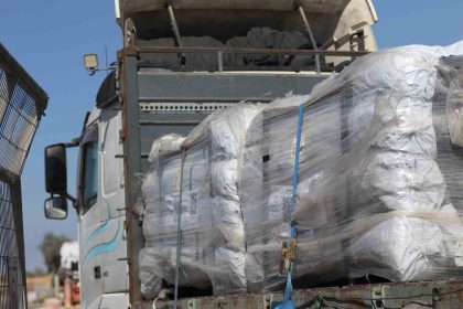 gazzeye-gonderilen-yardim-tirlari-kerem-salomdan-bolgeye-giris-yapiyor