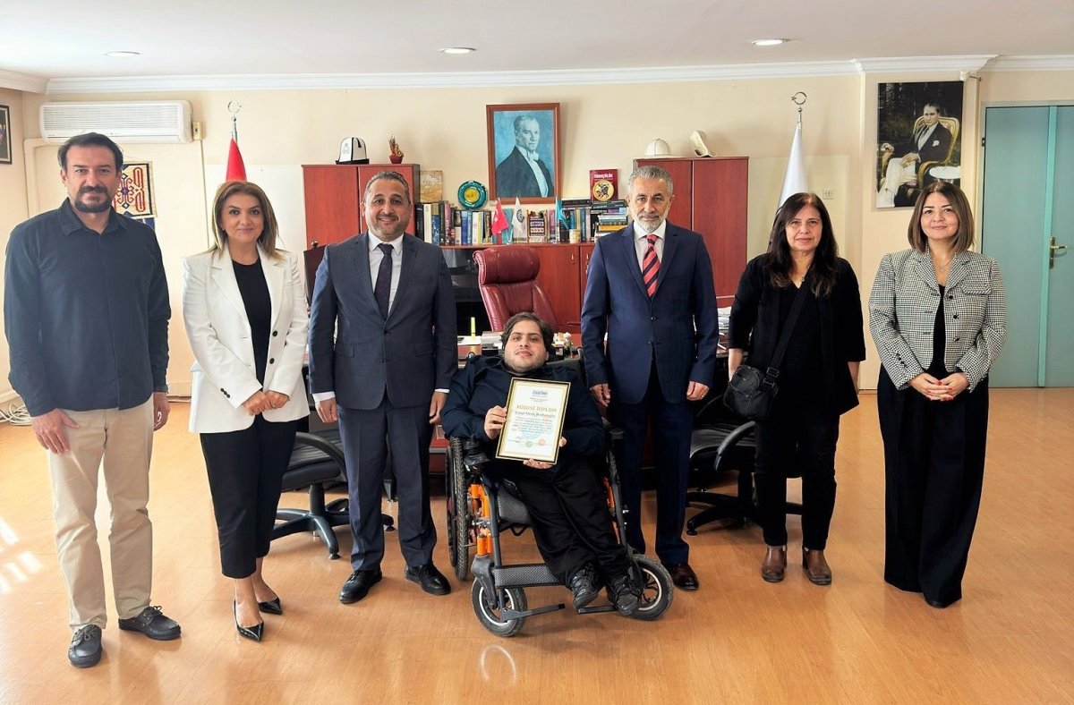 izazder-turk-dunyasi-makale-yarismasinda-izmire-3-odul-kazandirdi