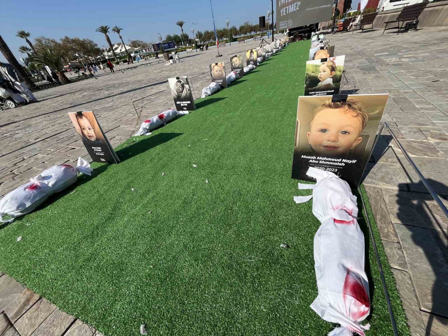 izmirde-vicdan-sergisi-ile-gazzenin-acisina-dikkat-cekildi