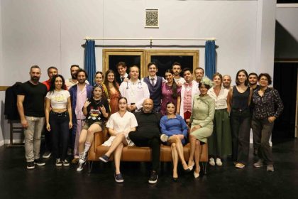 kepez-kent-tiyatrosundan-kahkaha-dolu-bir-oyun-kac-baba-kac