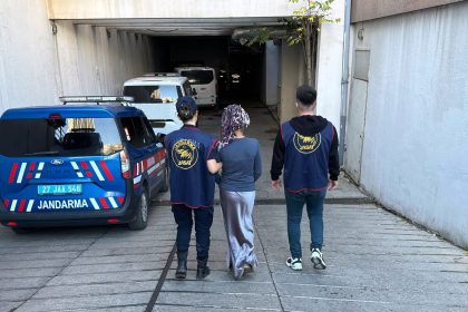 kesinlesmis-24-yil-hapis-cezasi-ve-55-suc-kaydi-ile-aranan-hirsizlik-suphelisi-yakalandi