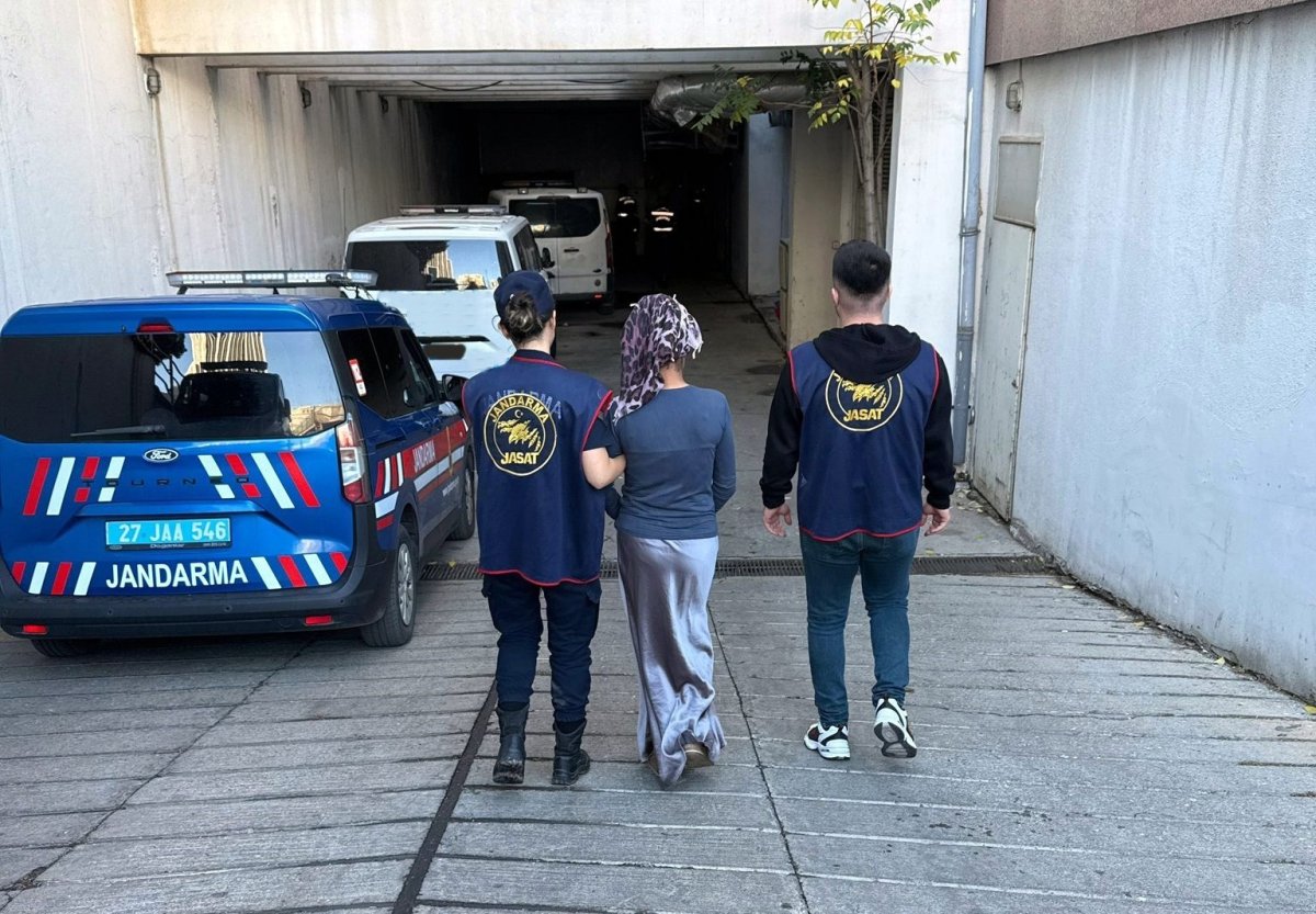 kesinlesmis-24-yil-hapis-cezasi-ve-55-suc-kaydi-ile-aranan-hirsizlik-suphelisi-yakalandi