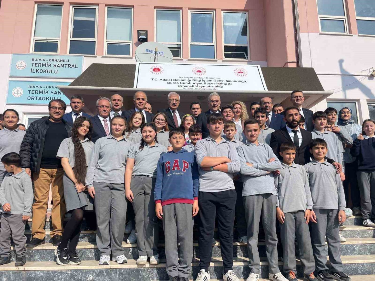 koy-okulu-cocuklarinin-bilgisayar-sevinci