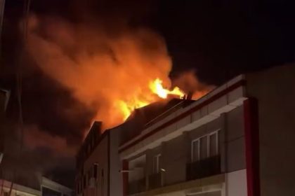 kucukcekmecede-yangin-panigi