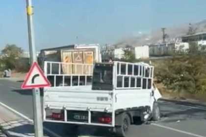 malatyada-hafriyat-kamyonu-ile-kamyonet-carpisti-1-olu