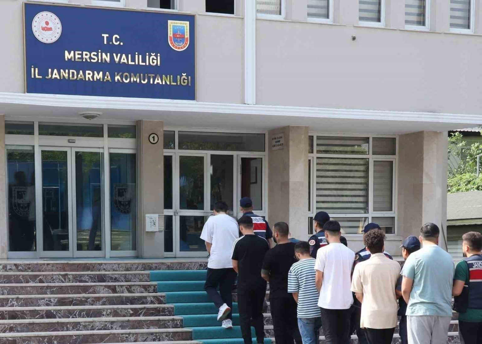 mersinde-aranan-14-hukumlu-yakalanip-cezaevine-teslim-edildi
