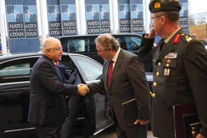 milli-savunma-bakani-guler-nato-karargahinda
