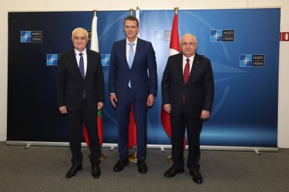 milli-savunma-bakani-guler-romanya-ve-bulgaristan-savunma-bakanlariyla-bir-araya-geldi