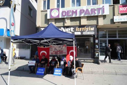 musta-annelerin-evlat-nobeti-devam-ediyor