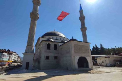osmanli-mimarisinin-izlerini-tasiyan-caminin-yuzde-80ni-tamamlandi