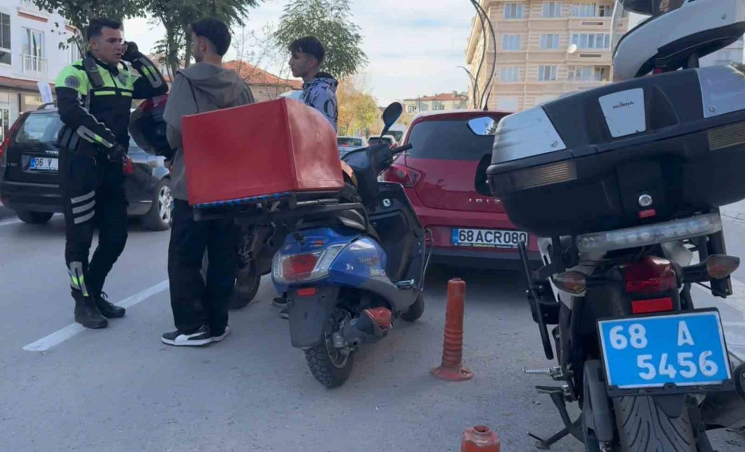 plakasiz-kasksiz-ve-ehliyetsiz-surucuye-35-bin-239-lira-ceza