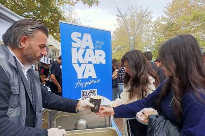 sakarya-buyuksehirden-universiteli-genclerin-icini-isitan-hareket