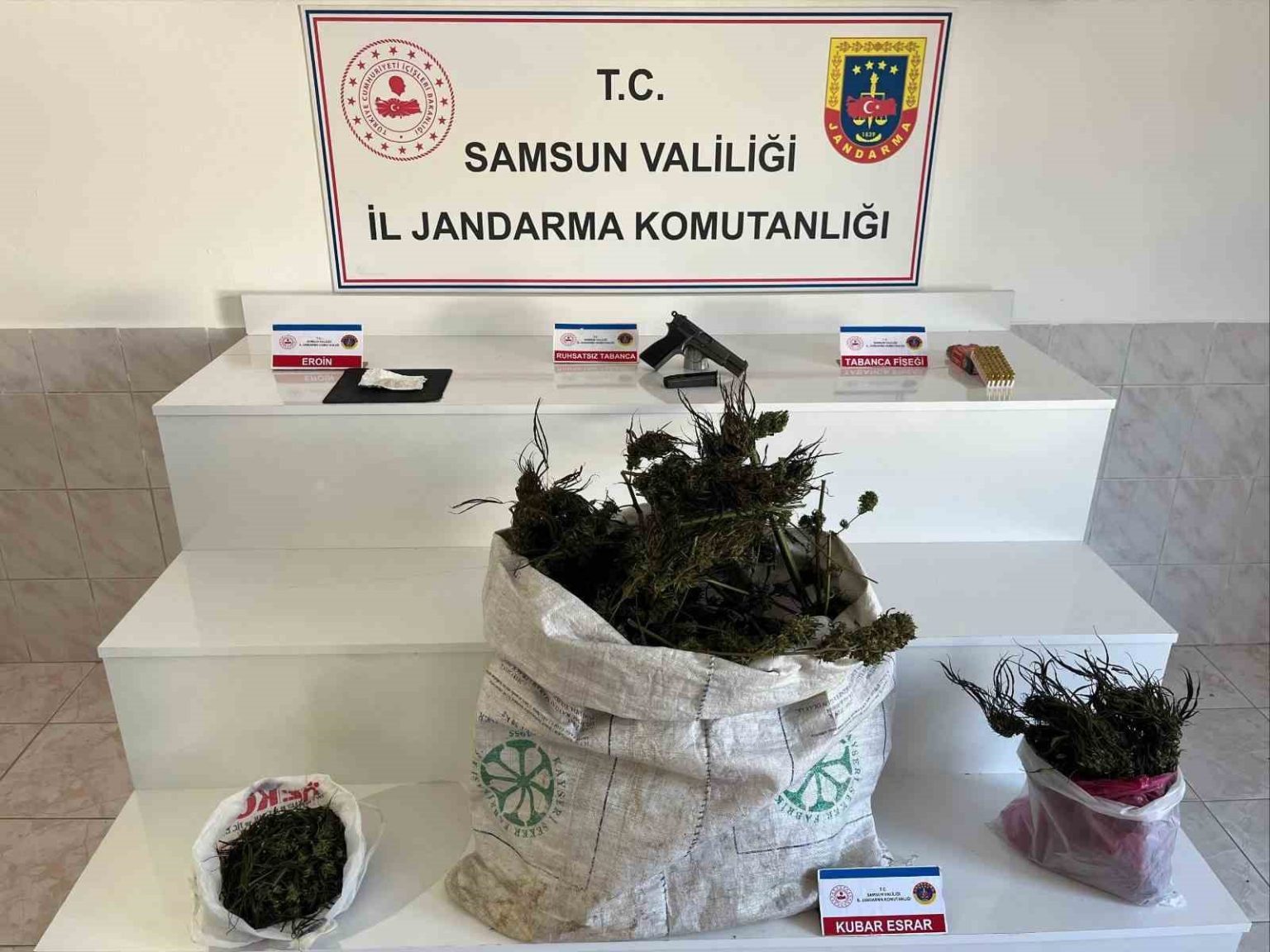 samsunda-jandarmadan-uyusturucu-operasyonu-ipe-asilmis-esrar-ele-gecirildi
