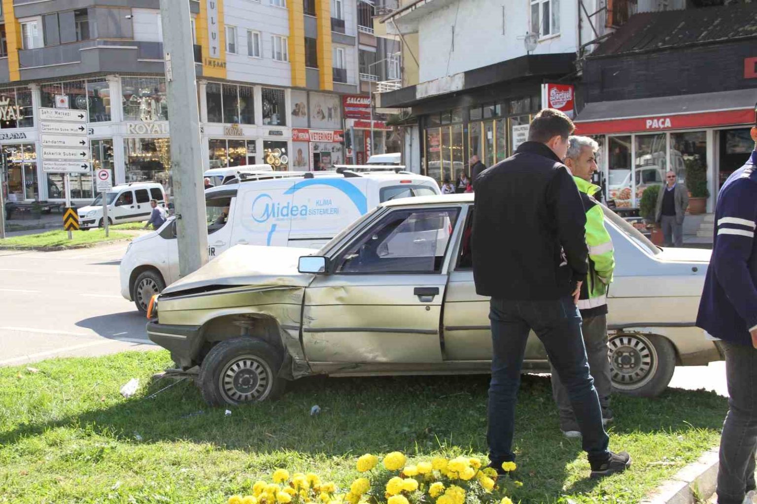 samsunda-otomobil-ile-motosiklet-carpisti-2-yarali