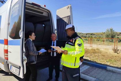 sarigolde-okul-servisleri-siki-denetimden-gecti