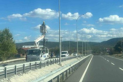 tavsanli-cevre-yolunda-aydinlatma-calismalari-suruyor