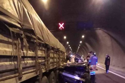 tunelde-trafik-kazasi-1-olu-4-yarali