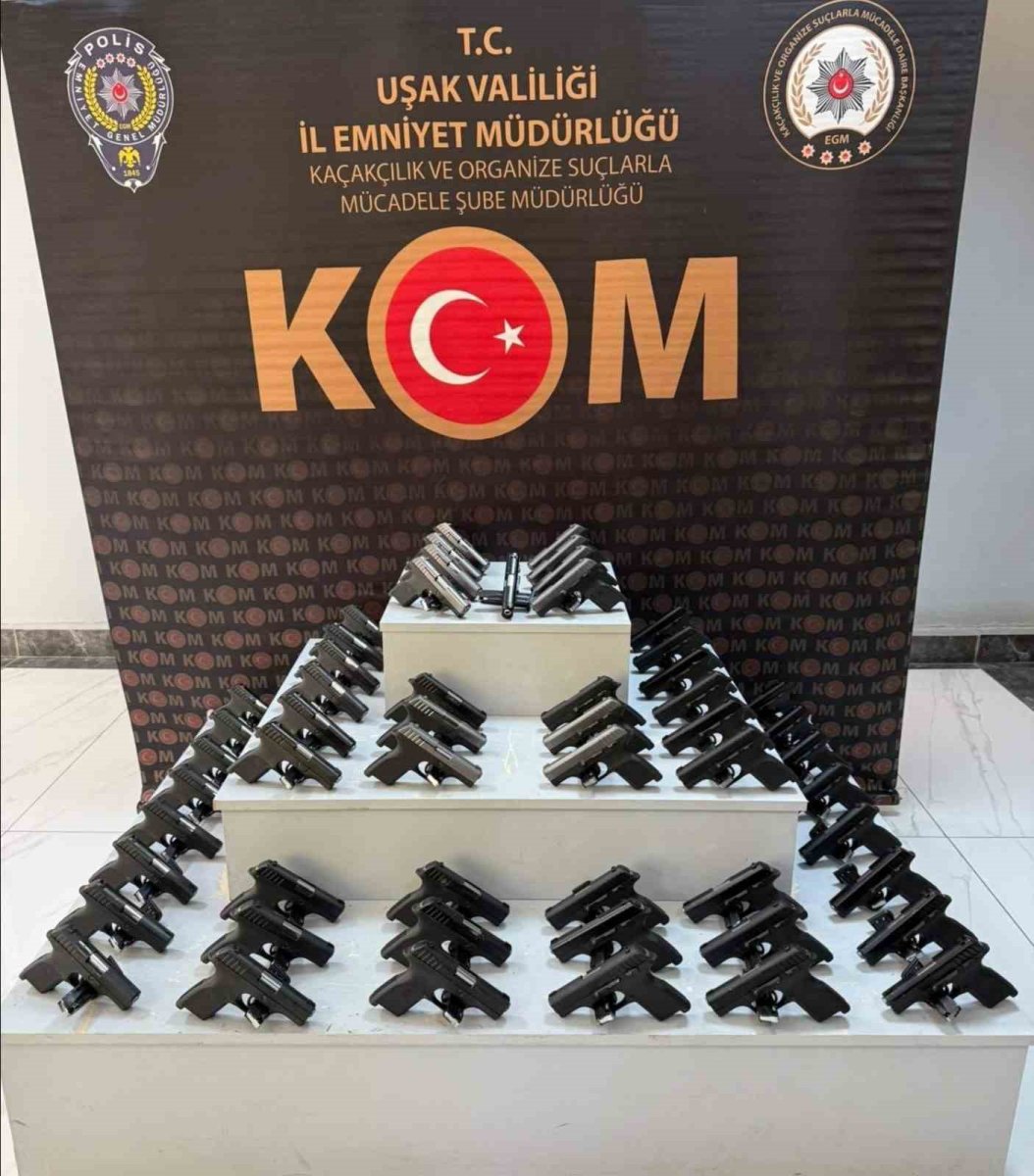 usakta-otobuste-55-ruhsatsiz-tabanca-bulundu