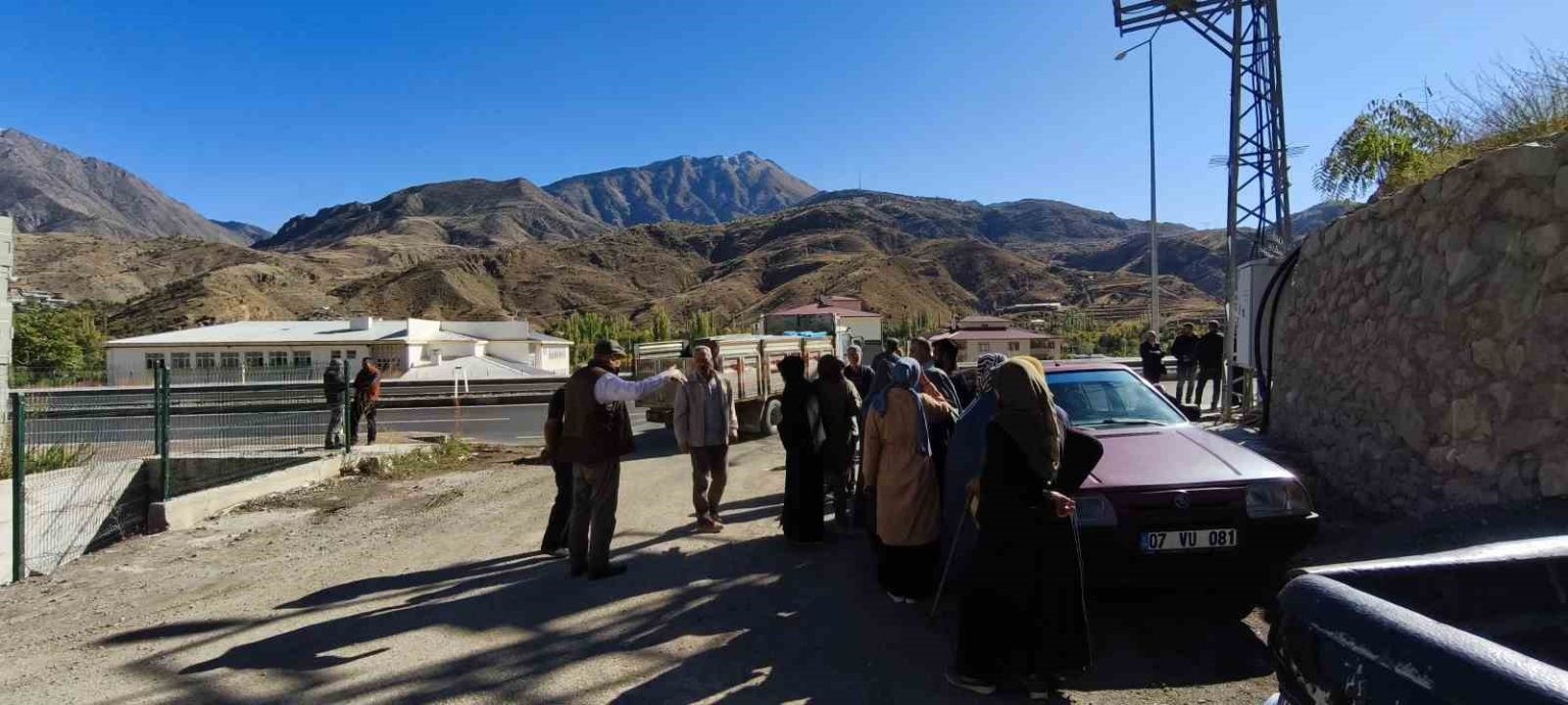 uzunderede-yol-magduriyeti-200-metrelik-mesafe-3-kilometreye-cikti