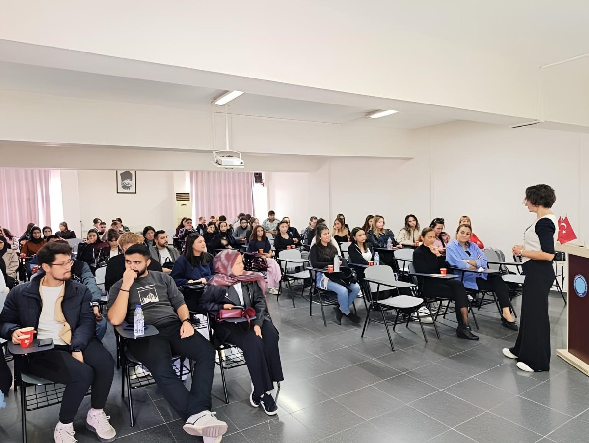 yemek-sanayinden-ogrencilerine-kariyer-dersi