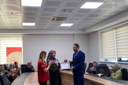 60-yasinda-ilk-yardim-sertifikasi-aldi