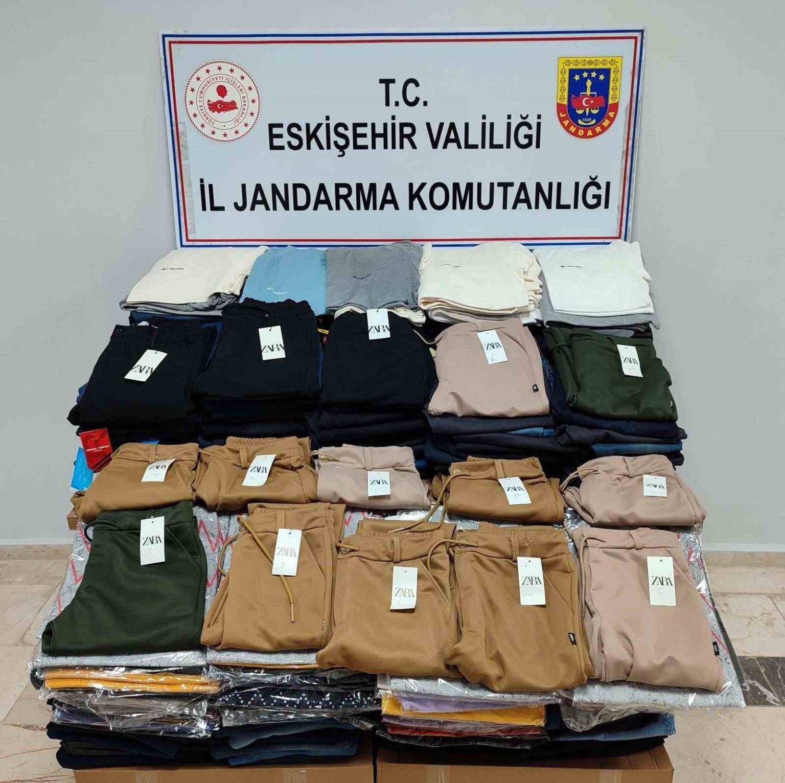 650-bin-tl-degerinde-sahte-kiyafet-ele-gecirildi
