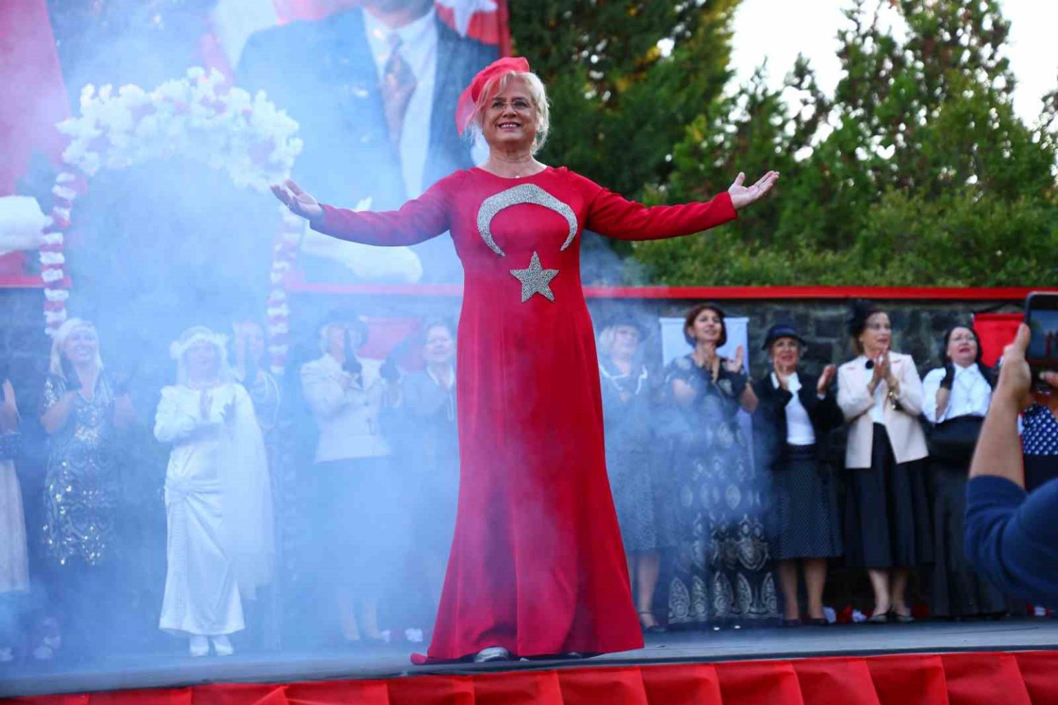 70inden-sonra-podyuma-ciktilar-cumhuriyetin-zerafetini-yansittilar