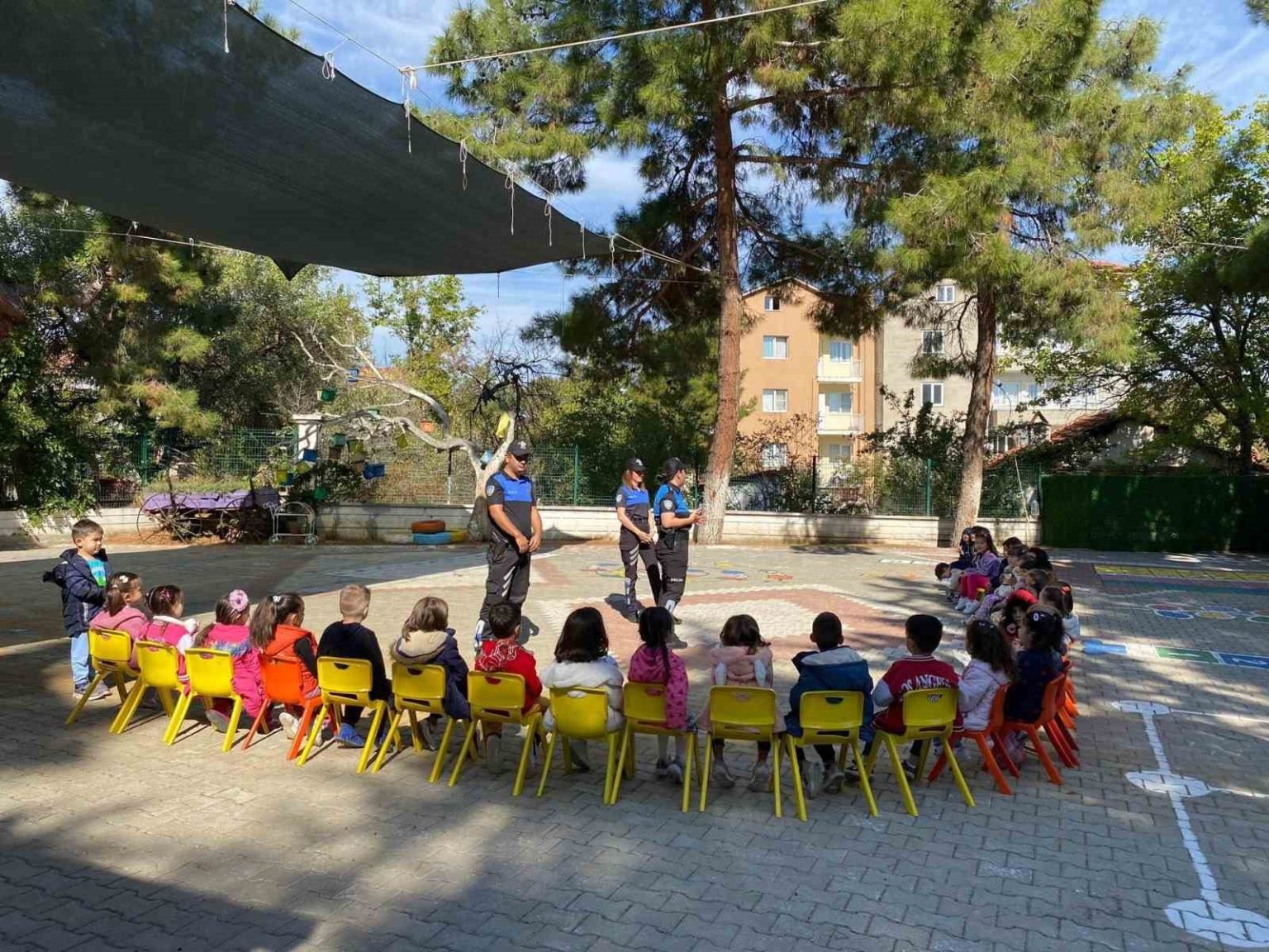 acipayamda-miniklere-polis-sevgisi-vatandasa-ise-dolandiricilik-anlatildi