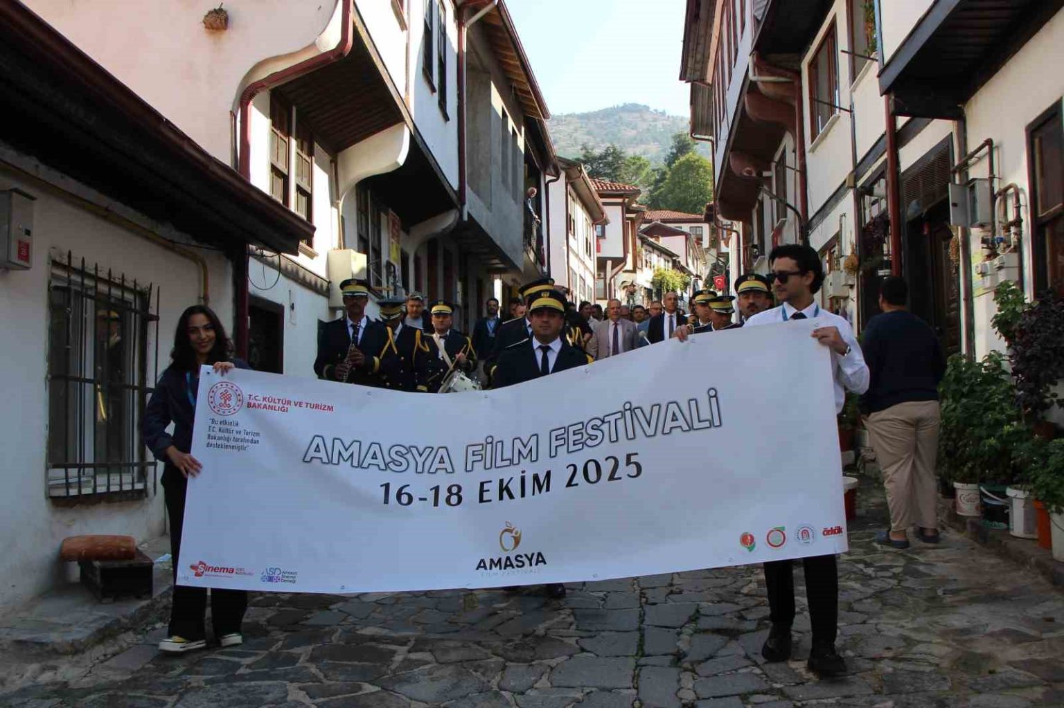 amasya-film-festivali-yesilcam-sarkilariyla-basladi