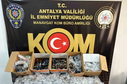 antalyada-cok-sayida-kacak-urun-ele-gecirildi