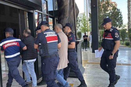 antalyada-sahte-pasaportla-24-milyon-liralik-arsa-vurgunu-6-gozalti