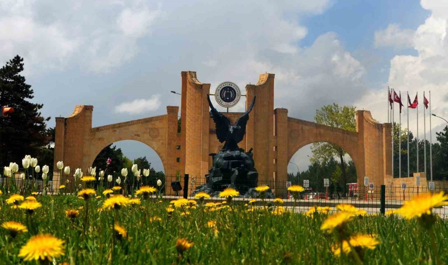 ataturk-universitesi-yeni-yonetimiyle-zirveye-kosuyor