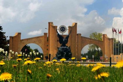 ataturk-universitesi-yeni-yonetimiyle-zirveye-kosuyor
