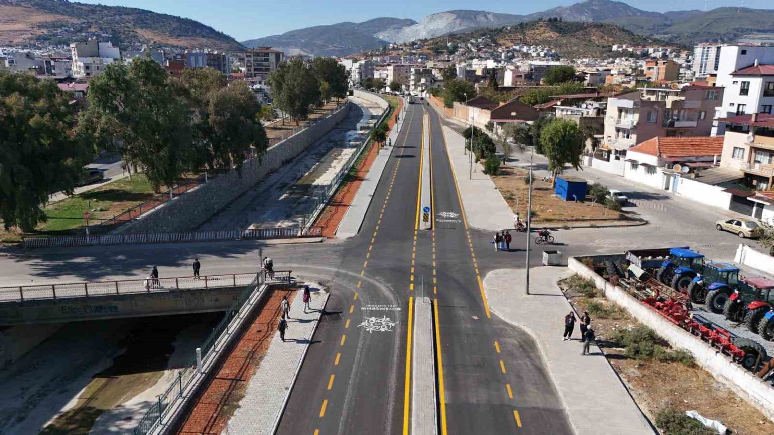 aydin-genelinde-yol-yapim-yenileme-calismalari-suruyor