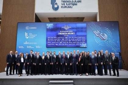 bakan-uraloglu-turkiyeyi-iletisimde-ileriye-tasiyacak-5g-ihalemizi-gerceklestirdik