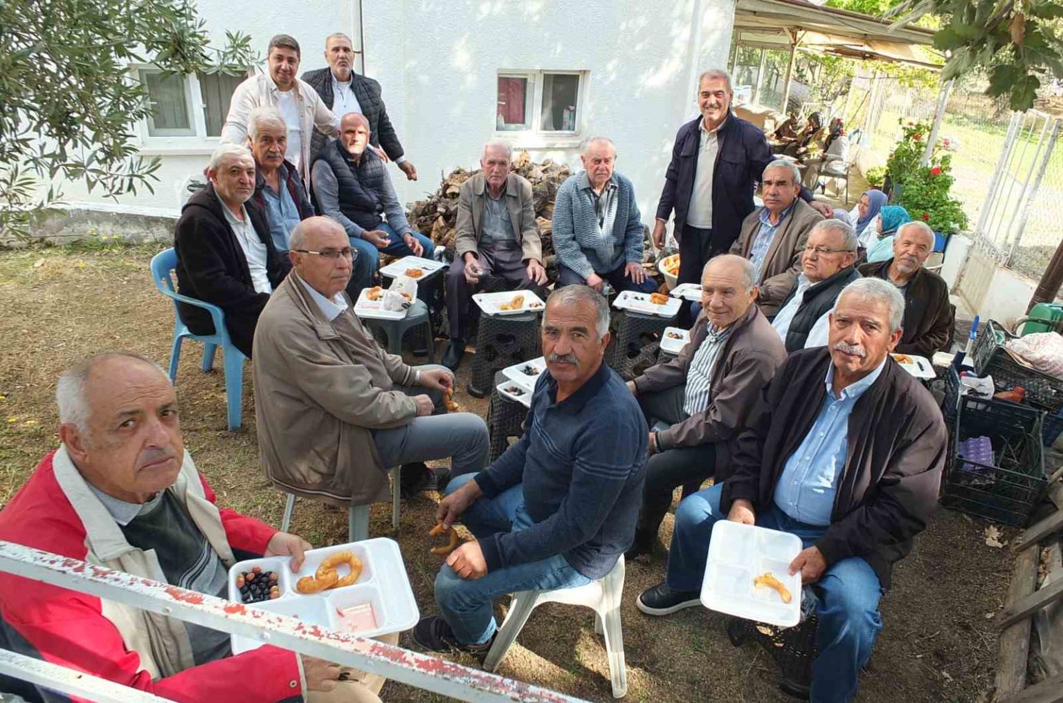 balikesirde-asirlik-lokma-hayri-gelenegi-devam-ediyor