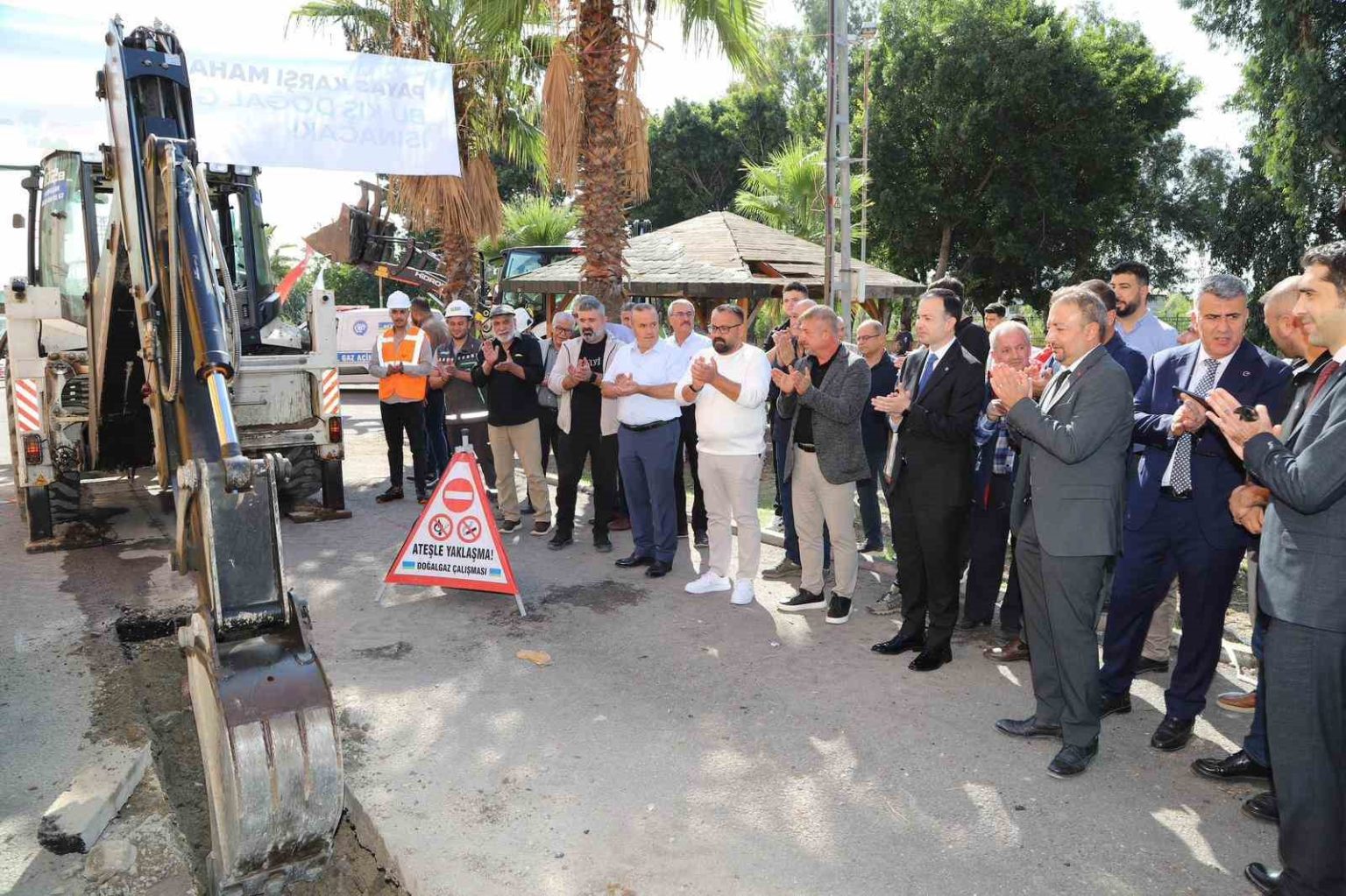 baskan-altanin-girisimleriyle-payasin-karsi-mahallesi-dogal-gaza-kavusuyor