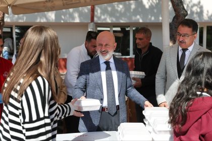 baskan-colakbayrakdar-genclerimizin-gucuyle-gelecegin-turkiyesini-insa-ediyoruz