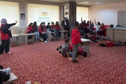 bayburtta-ogrenciler-okullar-merkezimde-projesiyle-keyifli-bir-gun-gecirdi